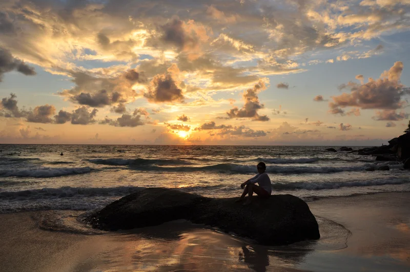 Sunset on Kata Noi · Jacek Lesniowski, CC BY-SA 3.0