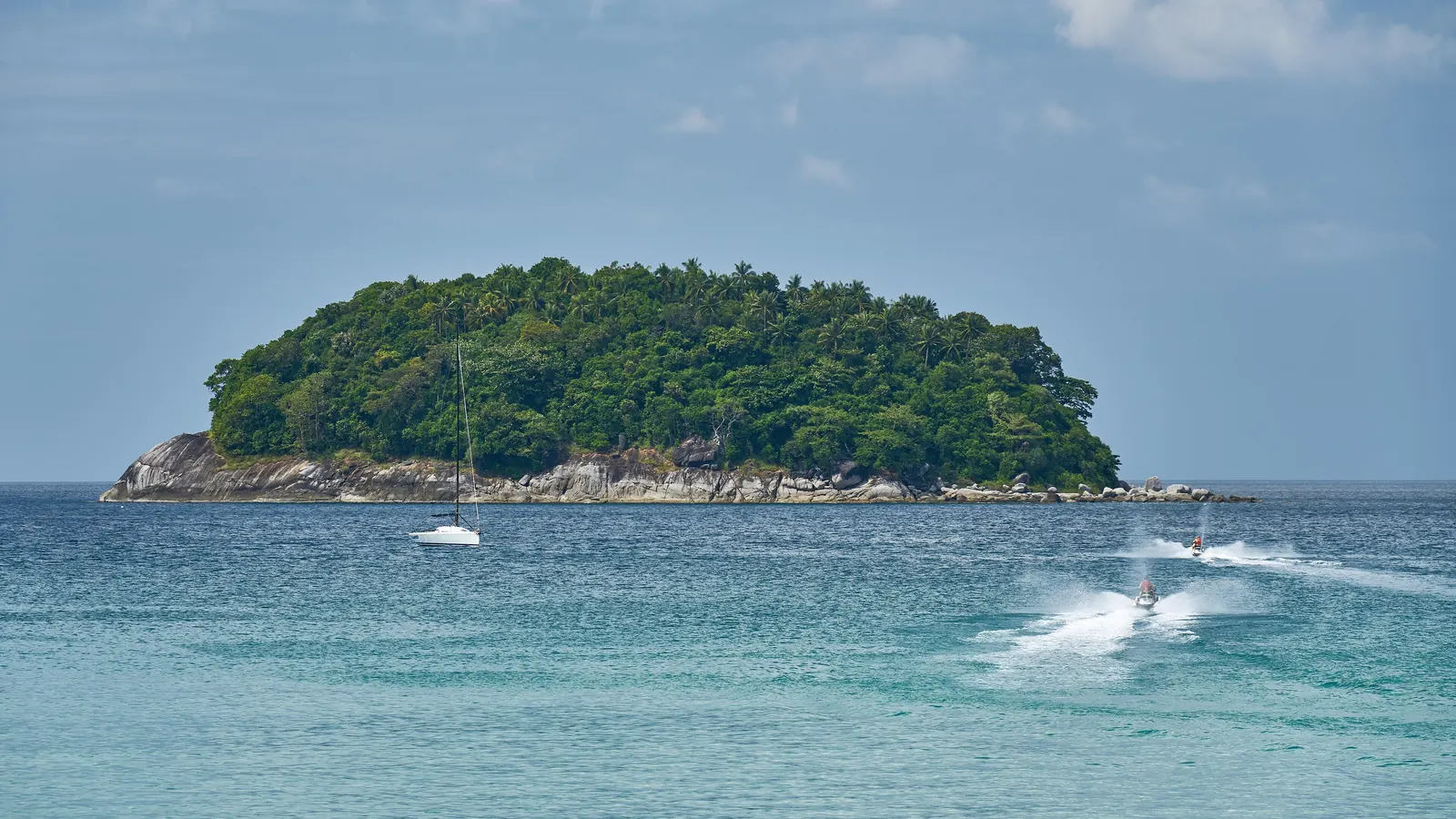 Ön Koh Pu utanför Kata Beach